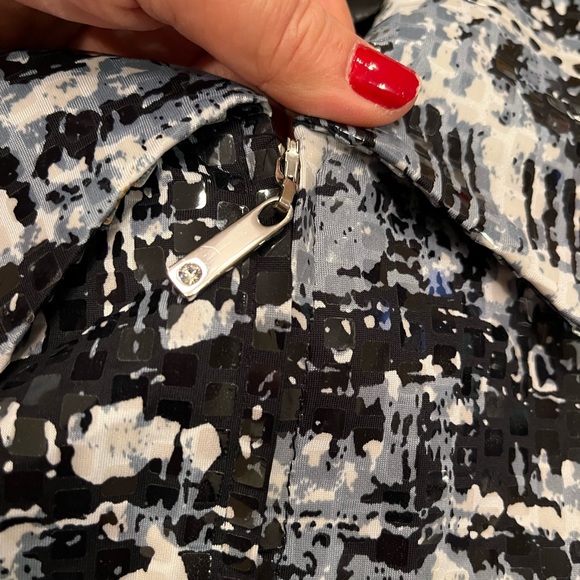 Beautiful jacket almost new size 10 - Picture 4 of 9